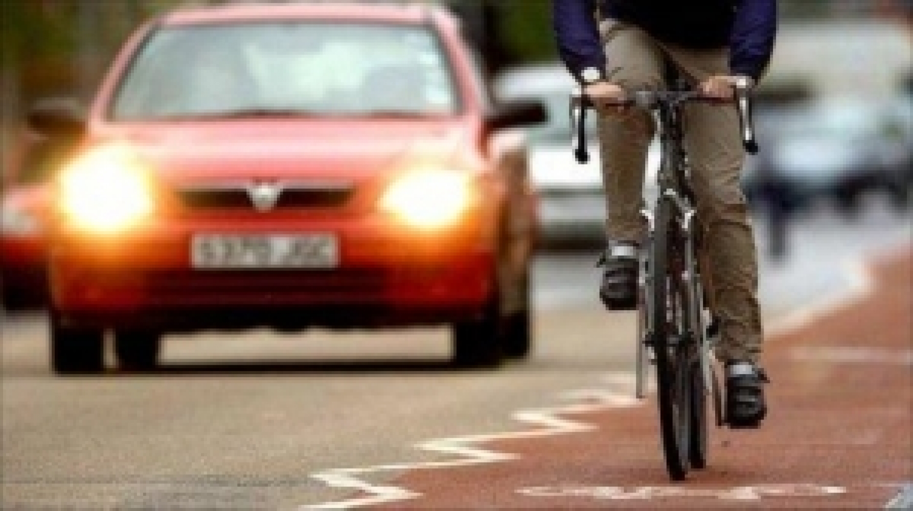 Водители и велосипедисты: что нужно знать, чтобы не мешать друг другу