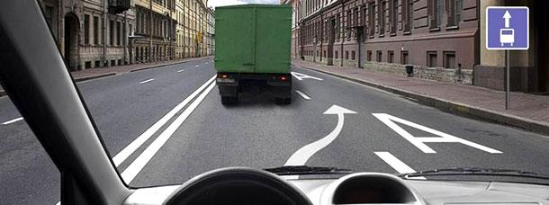 Разрешается ли Вам на легковом автомобиле перестроиться вправо, чтобы продолжить движение в прямом направлении?