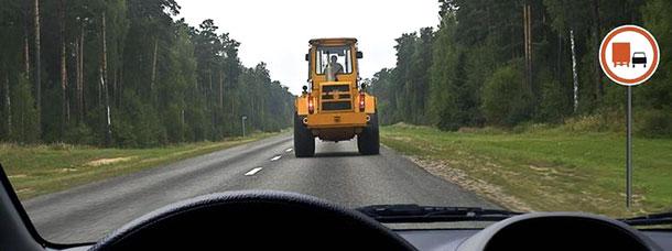 Можно ли Вам обогнать трактор, управляя грузовым автомобилем с разрешенной максимальной массой не более 3,5 т?